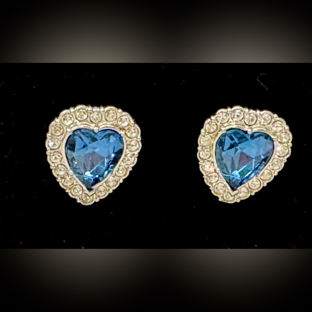 Vintage NIB Avon Heart-Shaped Blue Crystal Pierced Earrings • Silver Tone ✨💙